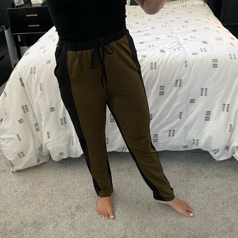 Tobi Army Green & Black Drawstring High Waist Pant